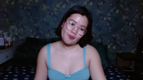 Snapshot of simply_niki chatting on May 16, 10:47 am zia online show from May 16, 10:47 am