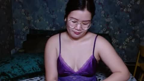 Snapshot of simply_niki chatting on June 3, 5:18 pm zia online show from June 3, 5:18 pm