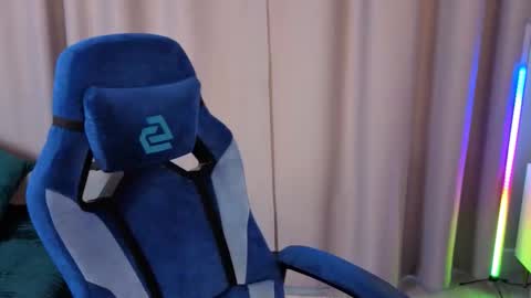 Snapshot of simplyzoe chatting on March 4, 4:07 am Zoe online show from March 4, 4:07 am