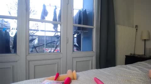 Sofi wed. - sat. 11am - 11 pm and Santi with Sofi sun.. - tue. 11 am - 5 pm  europe online show from December 5, 3:39 pm