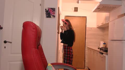 simyhvn online show from February 5, 5:12 am