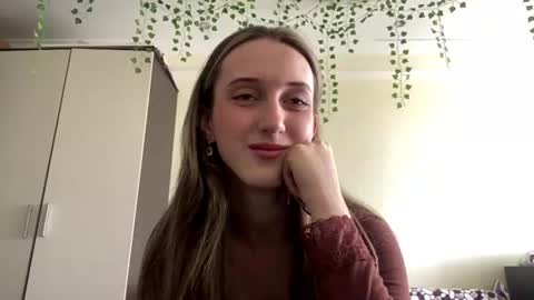 Snapshot of sinadabato chatting on August 4, 8:28 am Nevena online show from August 4, 8:28 am