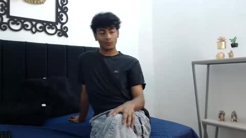 Snapshot of sinboy_ chatting on April 20, 11:02 am online show from April 20, 11:02 am