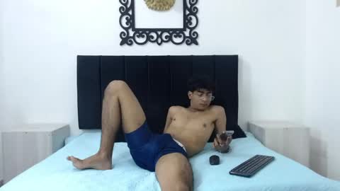 Snapshot of sinboy_ chatting on May 14, 7:31 pm online show from May 14, 7:31 pm
