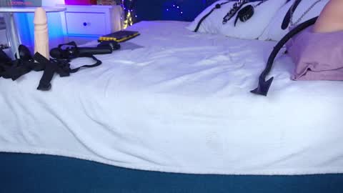 Snapshot of sindeleros chatting on December 14, 5:14 pm Ms. Sindel online show from December 14, 5:14 pm