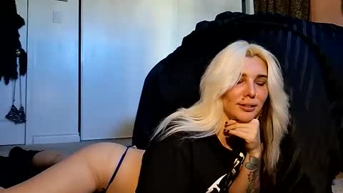 Snapshot of sindyrocker89 chatting on November 29, 9:18 pm Aussie Sindy Rocker online show from November 29, 9:18 pm