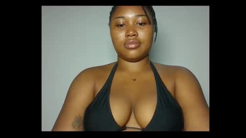 Snapshot of sinfultemptx chatting on February 20, 10:10 pm Zanele online show from February 20, 10:10 pm