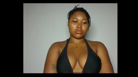 Snapshot of sinfultemptx chatting on February 22, 9:41 am Zanele online show from February 22, 9:41 am