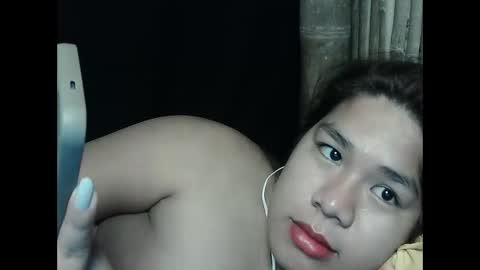 Snapshot of singleheart05 chatting on May 16, 12:40 am singleheart05 online show from May 16, 12:40 am