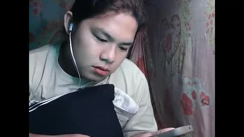 Snapshot of singleheart05 chatting on June 3, 7:08 pm singleheart05 online show from June 3, 7:08 pm