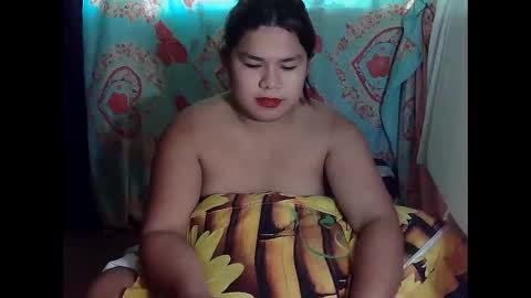Snapshot of singleheart05 chatting on June 7, 3:32 am singleheart05 online show from June 7, 3:32 am