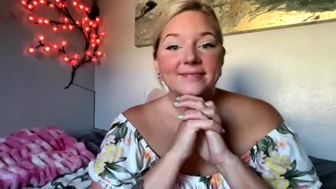 singlesexymom online show from September 25, 3:49 pm