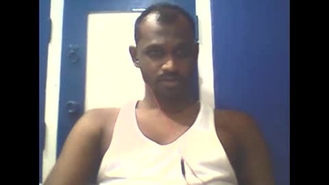 Snapshot of singletamilblackboy chatting on December 16, 10:40 am singletamilblackboy online show from December 16, 10:40 am