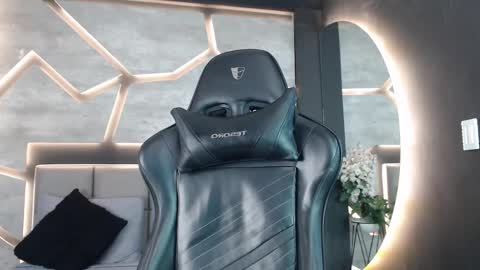 Snapshot of sinlickerr chatting on February 26, 7:35 pm SinLickerr online show from February 26, 7:35 pm