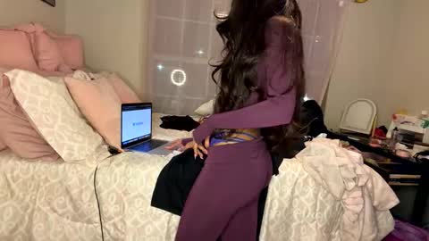 Snapshot of sinn3er chatting on February 1, 1:15 am sinn3er online show from February 1, 1:15 am