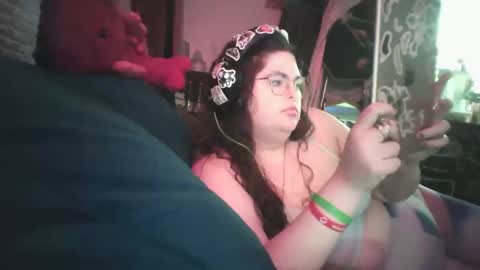 Snapshot of siofra chatting on February 14, 5:41 am Siofra online show from February 14, 5:41 am