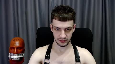 Snapshot of sir_damien chatting on March 28, 8:52 pm Sir Damien online show from March 28, 8:52 pm