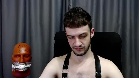 Snapshot of sir_damien chatting on April 5, 8:39 pm Sir Damien online show from April 5, 8:39 pm