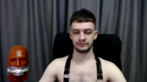 Snapshot of sir_damien chatting on April 11, 8:57 pm Sir Damien online show from April 11, 8:57 pm