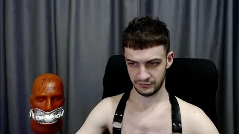 Snapshot of sir_damien chatting on April 21, 8:44 pm Sir Damien online show from April 21, 8:44 pm