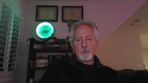 Snapshot of sir_lust_alot chatting on November 5, 3:28 am Don Roberto online show from November 5, 3:28 am