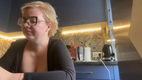 Snapshot of sirena2025 chatting on September 9, 3:44 pm sirena2025 online show from September 9, 3:44 pm