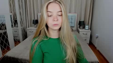 SirenaBloom online show from September 30, 9:47 am