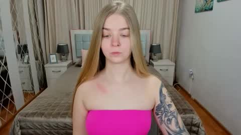 SirenaBloom online show from February 19, 4:52 am