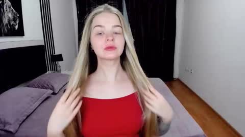 SirenaBloom online show from April 7, 9:43 am