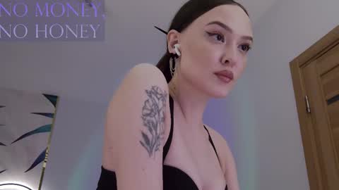 Snapshot of sirenaswhisper chatting on February 15, 8:49 pm Goddess Sirena online show from February 15, 8:49 pm