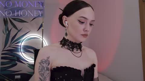 Snapshot of sirenaswhisper chatting on March 4, 8:37 pm Goddess Sirena online show from March 4, 8:37 pm