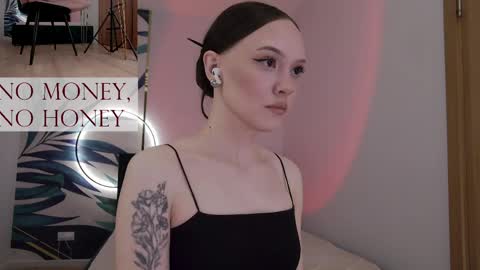 Snapshot of sirenaswhisper chatting on April 29, 6:58 pm Goddess Sirena online show from April 29, 6:58 pm