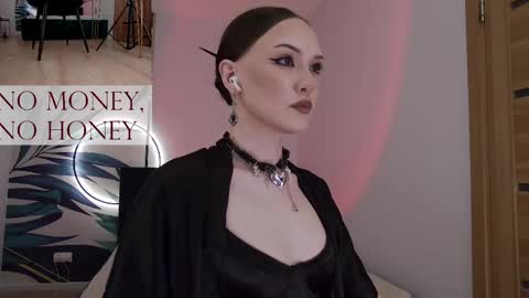 Snapshot of sirenaswhisper chatting on May 3, 8:15 pm Goddess Sirena online show from May 3, 8:15 pm