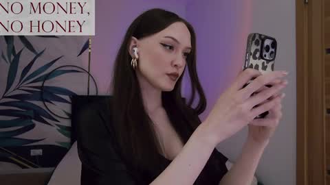 Snapshot of sirenaswhisper chatting on May 16, 10:52 pm Goddess Sirena online show from May 16, 10:52 pm
