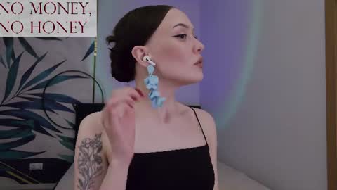 Snapshot of sirenaswhisper chatting on June 10, 9:25 pm Goddess Sirena online show from June 10, 9:25 pm