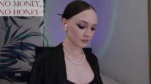 Snapshot of sirenaswhisper chatting on June 13, 1:25 am Goddess Sirena online show from June 13, 1:25 am