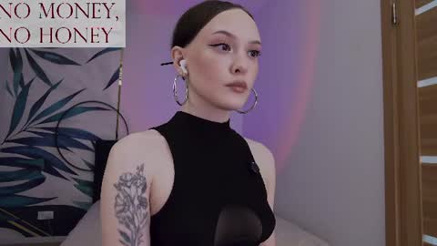 Snapshot of sirenaswhisper chatting on July 16, 10:21 am Goddess Sirena online show from July 16, 10:21 am