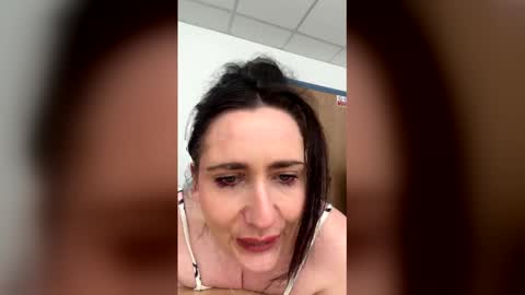 Snapshot of sirenservice chatting on March 16, 10:41 am sirenservice online show from March 16, 10:41 am