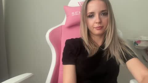Sisi Bunny online show from June 11, 4:49 pm