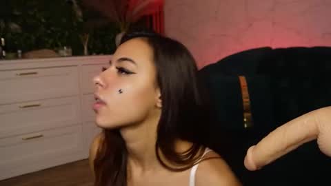 Dee online show from November 28, 10:01 pm