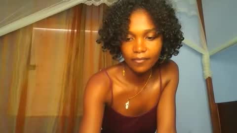 Snapshot of sissi0325 chatting on February 5, 9:03 am Sissi0325 online show from February 5, 9:03 am