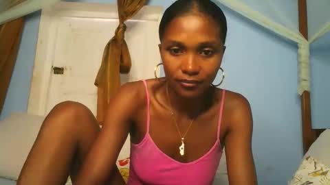 Snapshot of sissi0325 chatting on February 17, 6:32 am Sissi0325 online show from February 17, 6:32 am