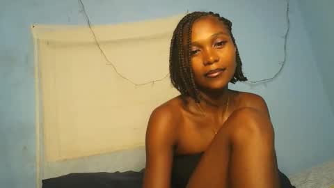 Snapshot of sissi0325 chatting on February 22, 7:01 pm Sissi0325 online show from February 22, 7:01 pm