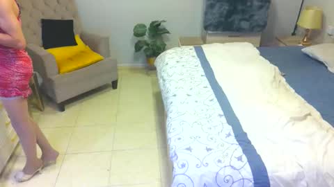 D i f a  Ana Arbeh shemale online show from April 19, 6:46 am