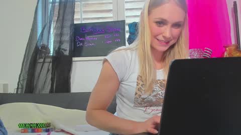 Elise online show from March 9, 2:32 pm