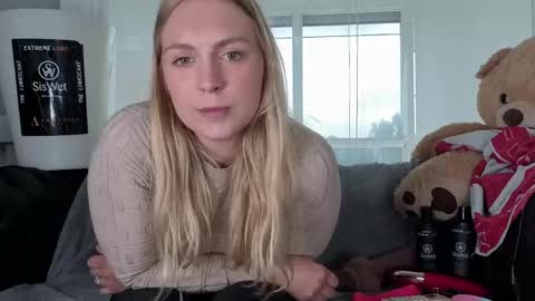 Elise online show from May 17, 10:22 am