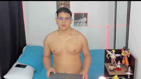 Siul Thompson online show from December 2, 11:29 pm