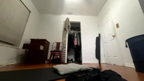 Snapshot of sixfootfournine chatting on April 5, 8:22 am SIXFOOTFOURNINE online show from April 5, 8:22 am