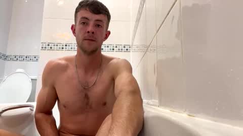 sixpackmac1 online show from September 13, 5:02 pm