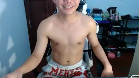 Snapshot of sixtj4s chatting on October 28, 8:33 pm mIKE online show from October 28, 8:33 pm